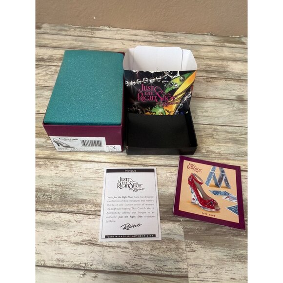 Just The Right Shoe Raine Carlton Cards Intrigue 2006 Mini Shoe Figurine NEW - Picture 3 of 13